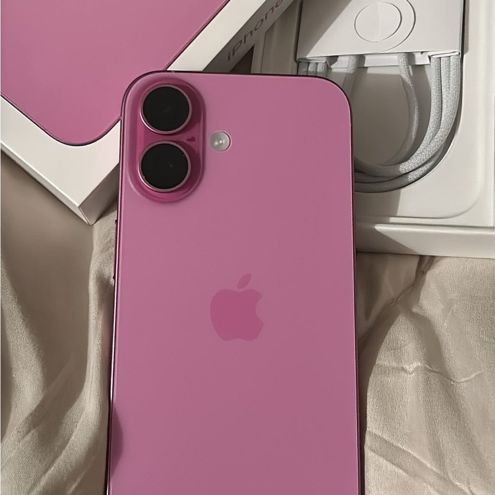 I want to sell my newly bought pink iPhone 16 for $500. If anyone is interested